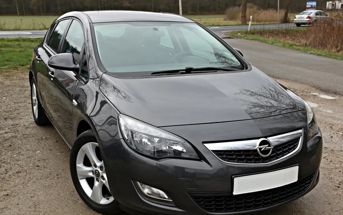 Opel Astra cena 23500 przebieg: 158000, rok produkcji 2012 z Gostynin małe 781